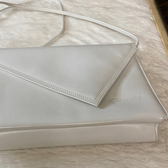 RARE Givenchy Signature Classic Leather Envelope Crossbody Clutch - Picture 2 of 8